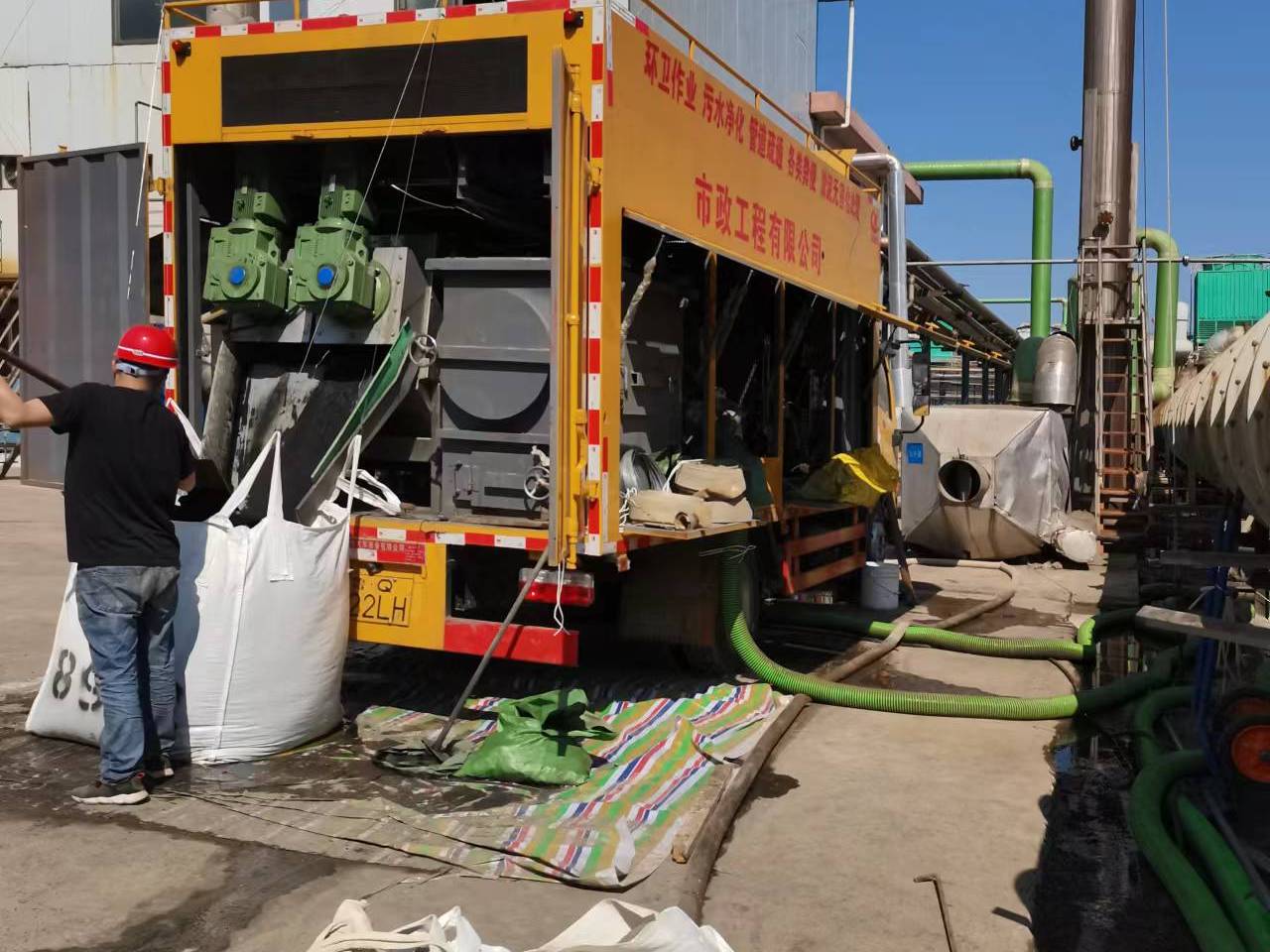 广德淤泥压干处理